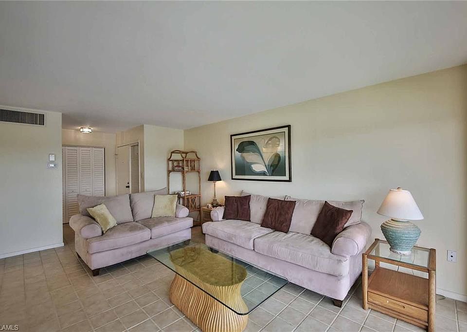 1st image of 567 Seaview Ct APT 3