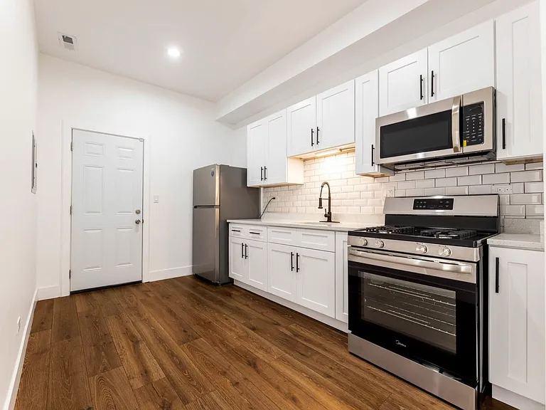 1421 E 69th Pl #1A — Photo 11
