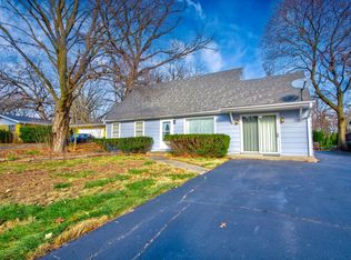 1393 Dairy Ln, Mundelein, IL 60060