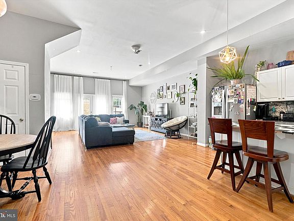 5th image of 444 Moyer St