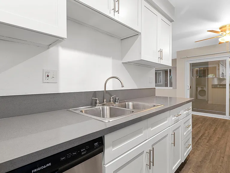 Lombardi Apartments — Photo 26