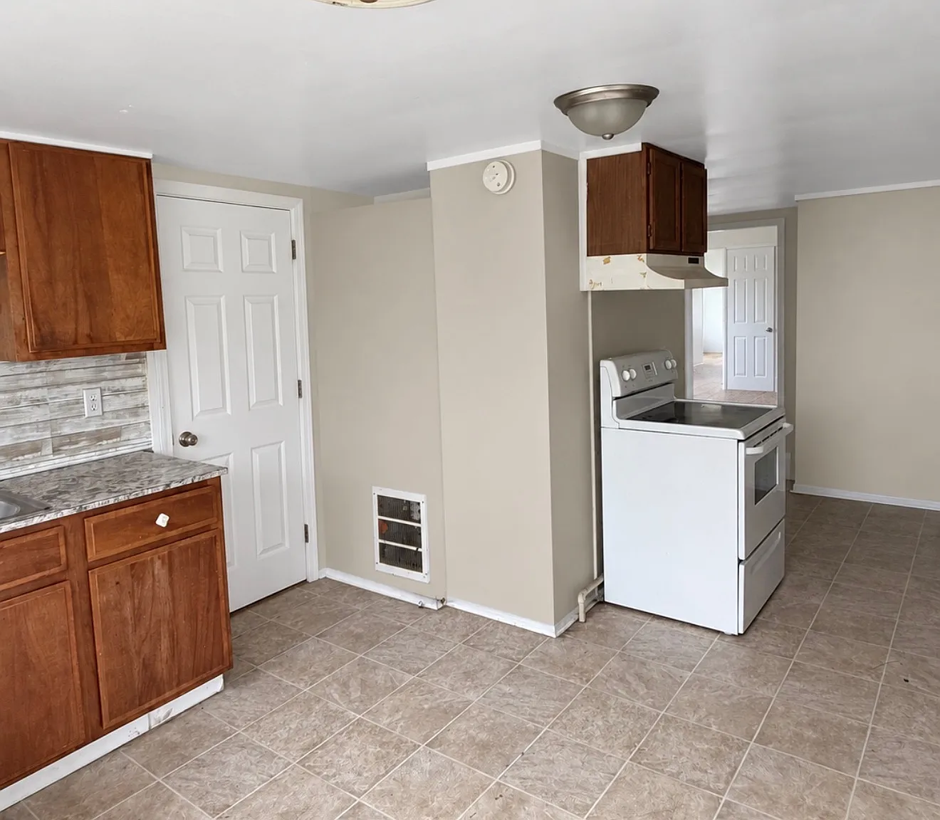 1233 W. Monroe Street - Upper — Photo 3