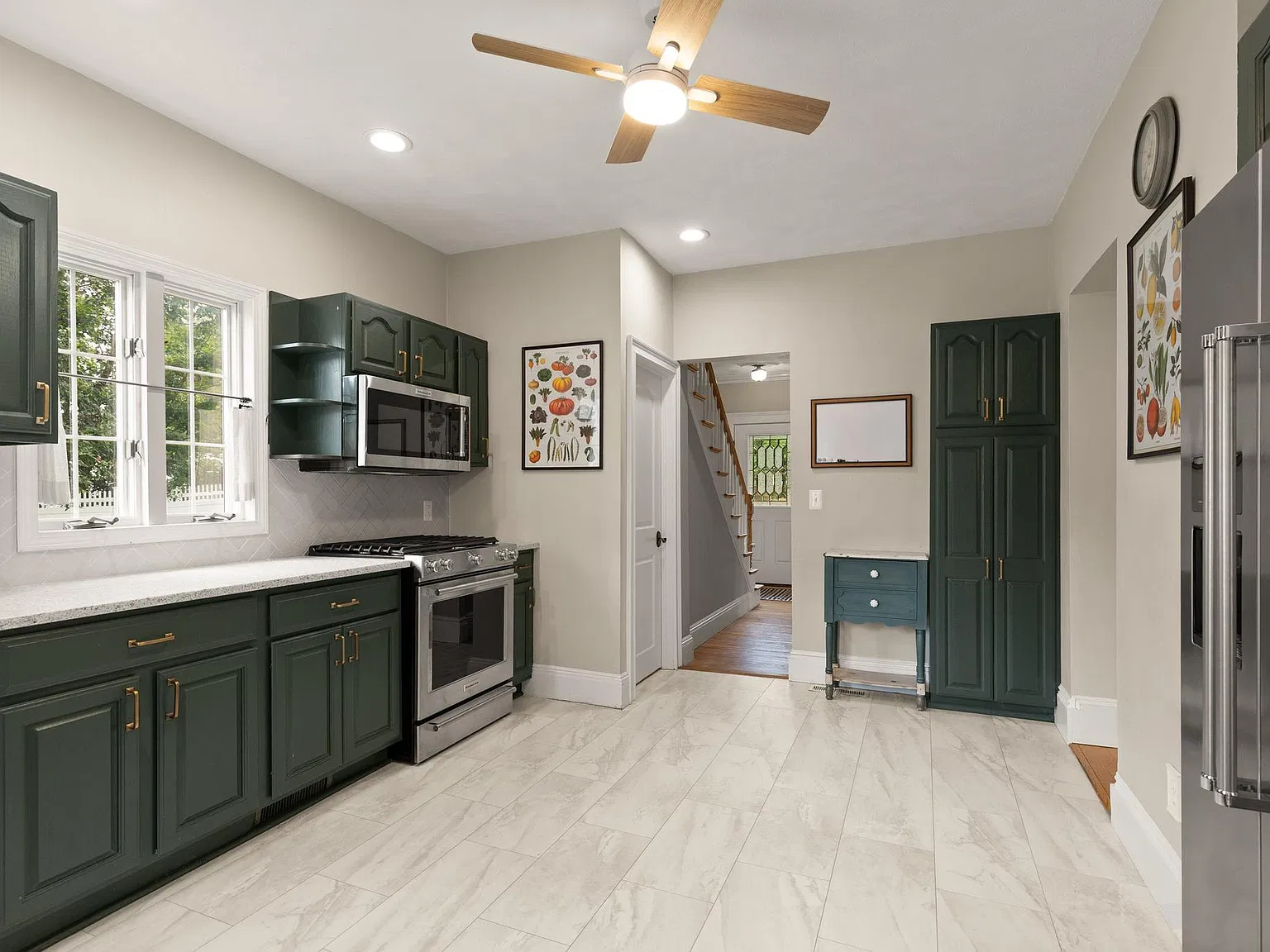 4 bed, 1719 sqft, $4,500 — Photo 2