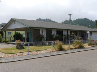 238 N 9th St, Reedsport, OR 97467