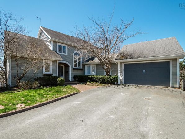 12 Saraguay Pl, Halifax, NS B3P 2N9