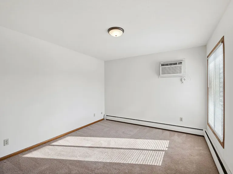 Rose Mall Apartments — Photo 6