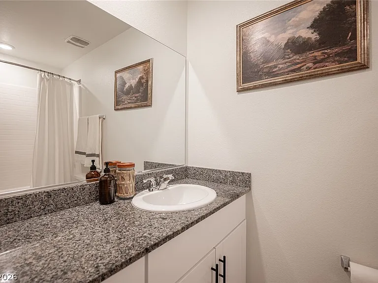 530 Gloster Ave — Photo 28