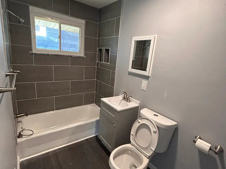 112 S Warren Ave #106 — Photo 4