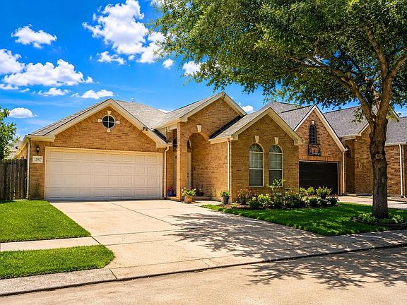 2nd image of 12907 Echo Landing Dr