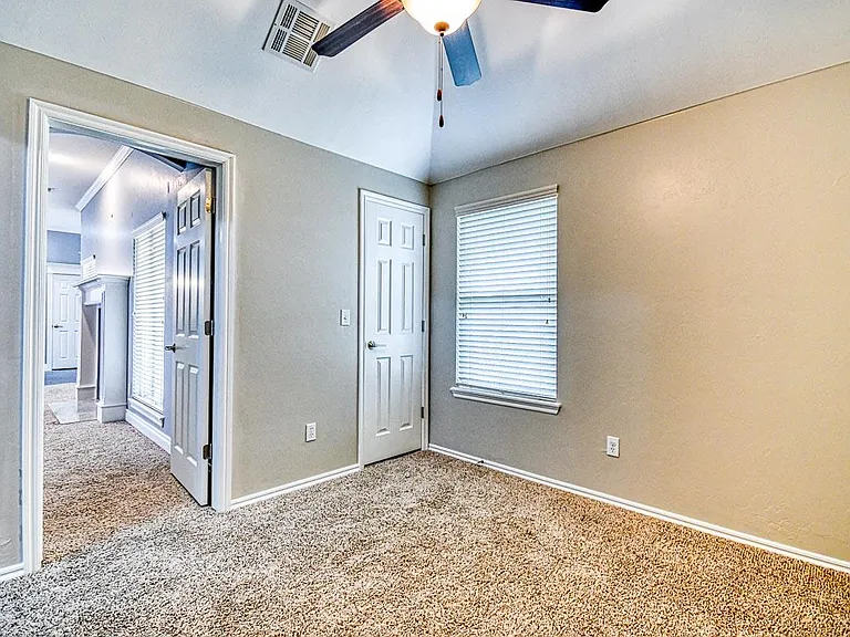 19208 Greenery Ln — Photo 17