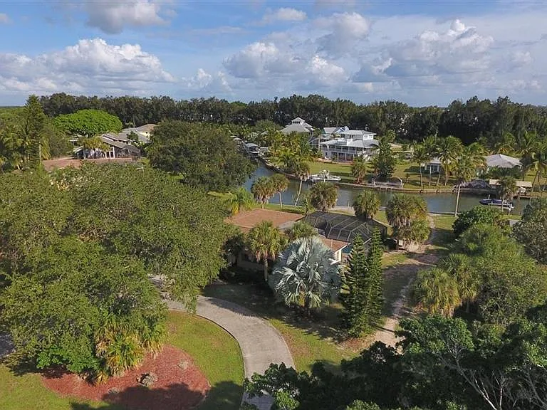 500 Green Dolphin Dr S — Photo 6