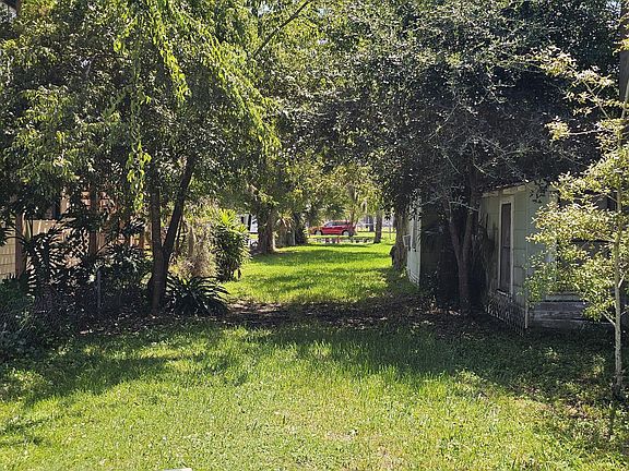 4th image of 37 GROVE Avenue