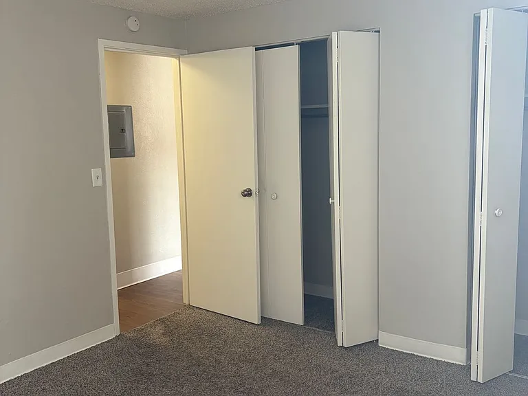 Prospect Pointe Apartments — Photo 33