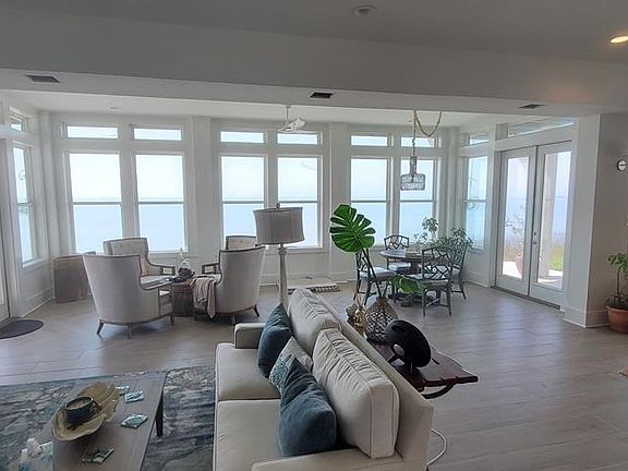 5th image of 220 Reserve Ln