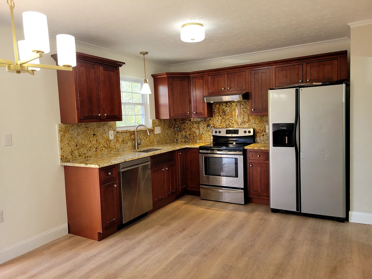 4 bed, 1640 sqft, $3,800 — Photo 2