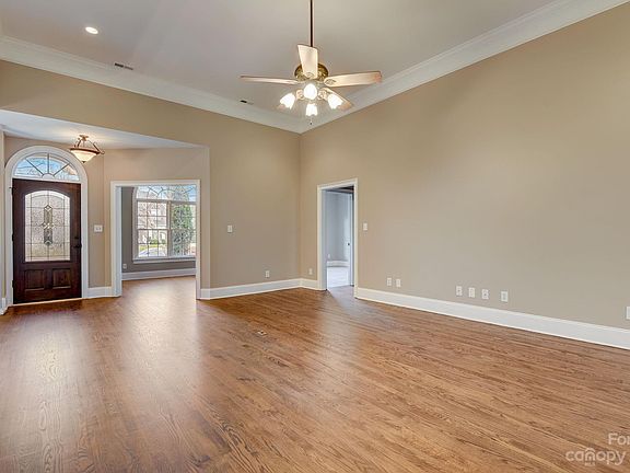 2nd image of 1702 Cypress Ct