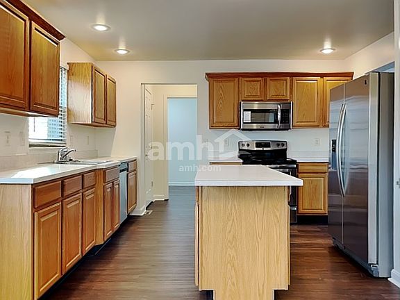 3rd image of 8400 Woodcreek Dr