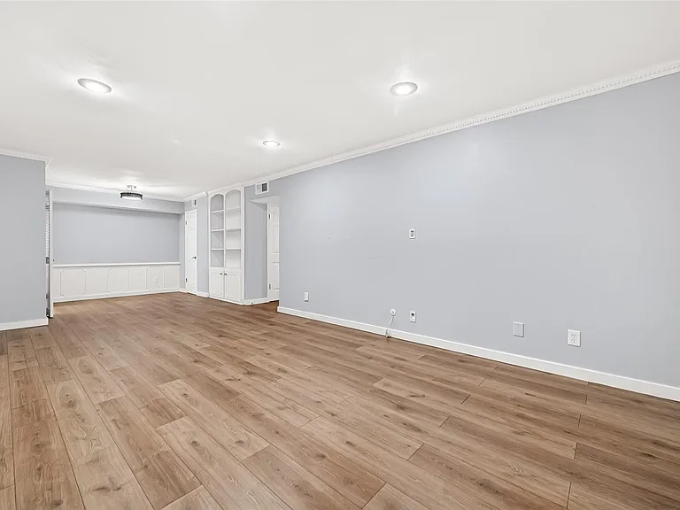 359 N Post Oak Ln #127 — Photo 5