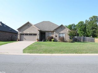 2 Oak Tree Cir, Conway, AR 72032