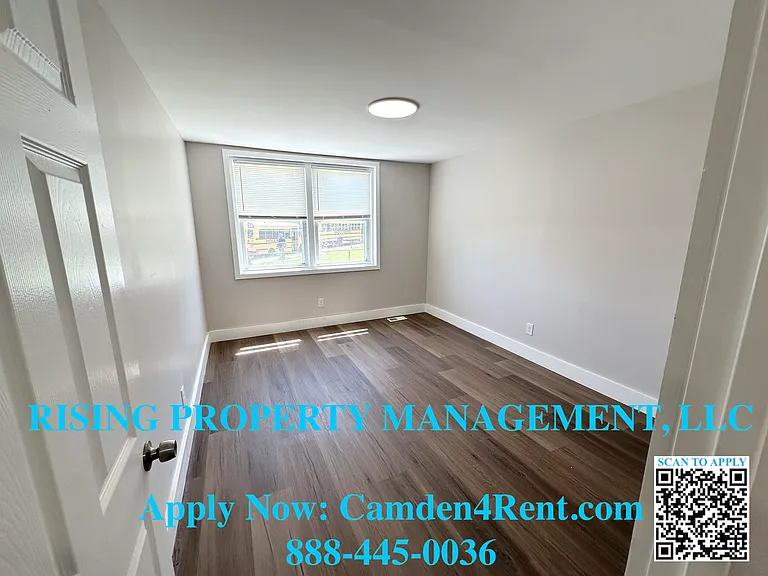 1566 Bradley Ave — Photo 8