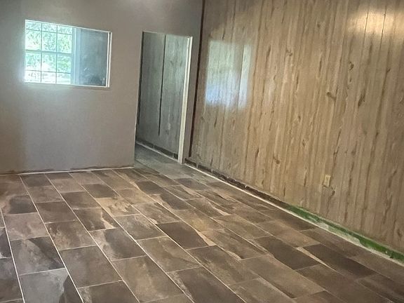 5th image of 703 Goodall Ave