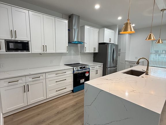 5th image of 219 Fox Chase Cir