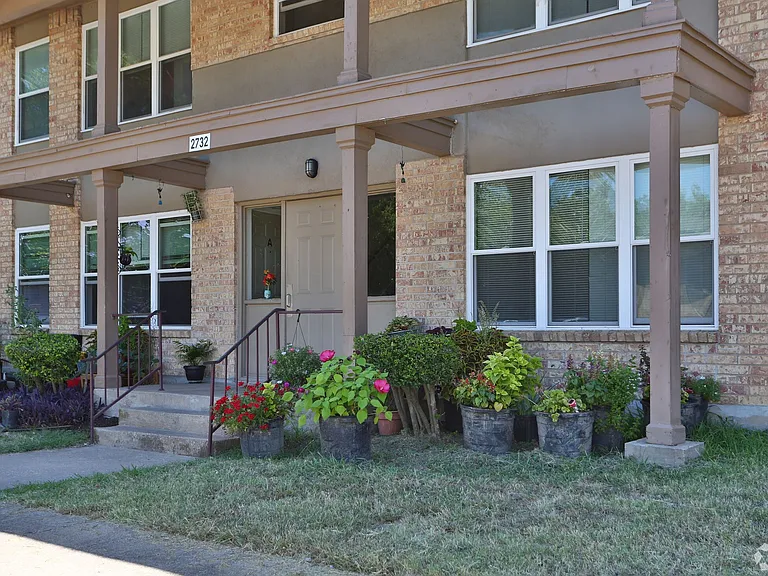 2724 Robinson Dr — Photo 12