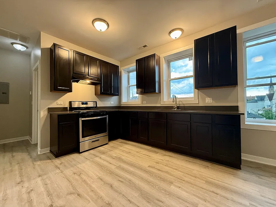 3222 S Aberdeen
