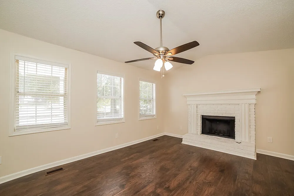 3 bed, 2.0 bath, 1248 sqft, $1,870 — Photo 4