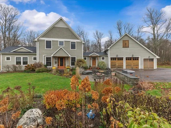 205 Old Stage Road, Essex, VT 05452