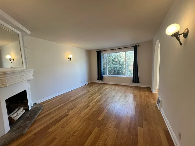 2 bed, 1025 sqft, $3,985 — Photo 2
