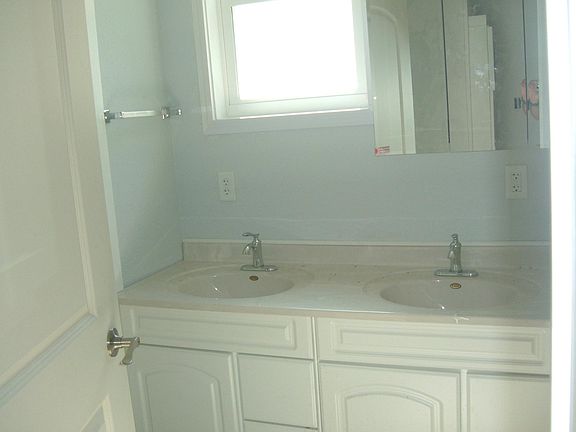 Double sinks in bathroom