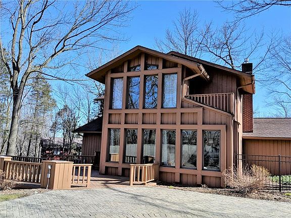 4th image of 61 Drumlin View Dr