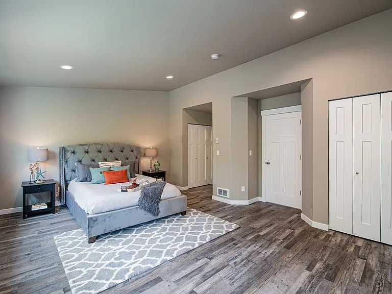 Townhomes/Apartments - 259 Se Ely St — Photo 25
