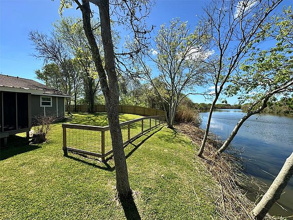 4th image of 1910 Duncan Dr