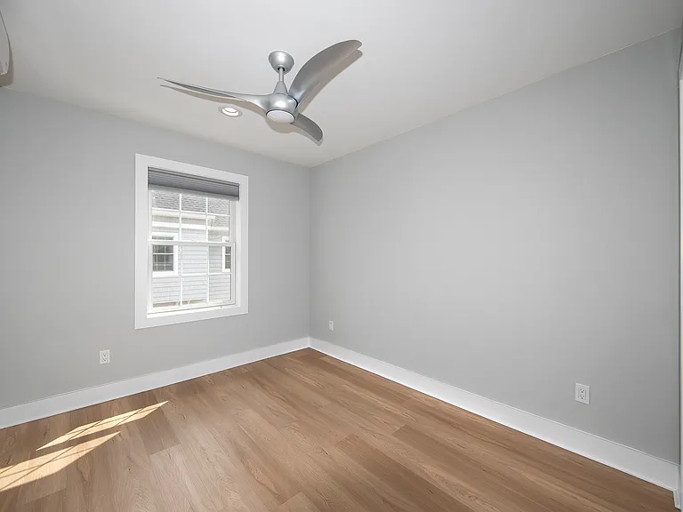 Fairfield Townhouse At Valley Stream — Photo 8
