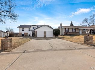 17 Trade Winds Dr, Saint Peters, MO 63376