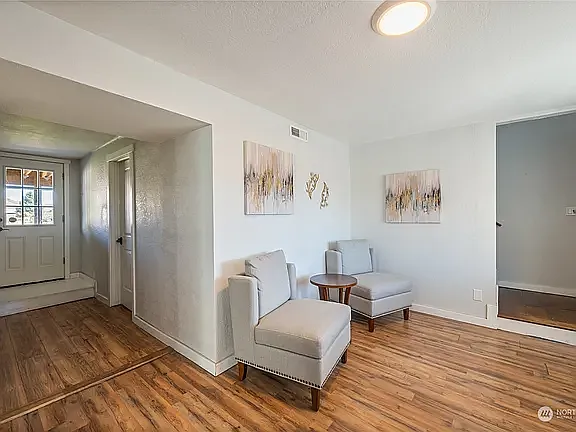 4 bed, 1920 sqft, $2,600 — Photo 4