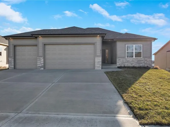 911 NW Crestwood Dr, Grain Valley, MO 64029