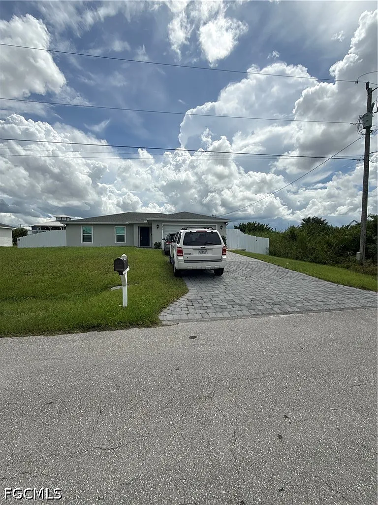 4 bed, 2.0 bath, 1651 sqft, $2,000 — Photo 1