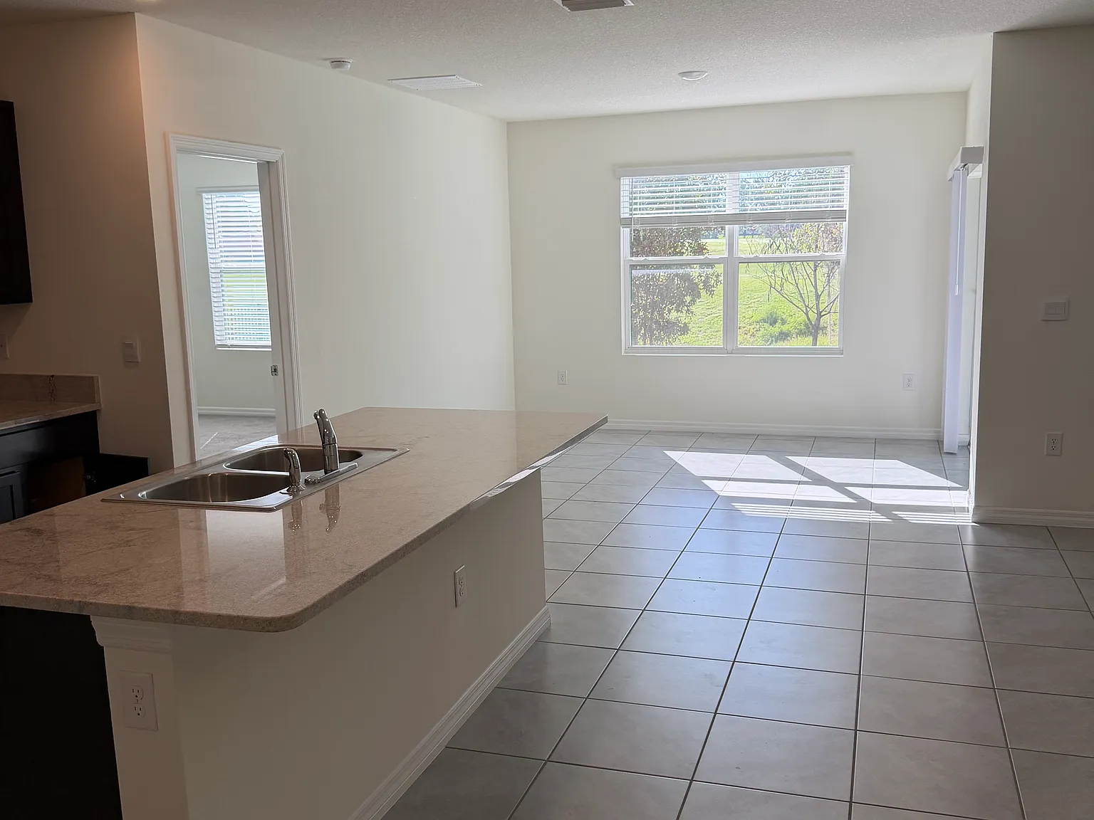 3 bed, 1498 sqft, $2,000 — Photo 3