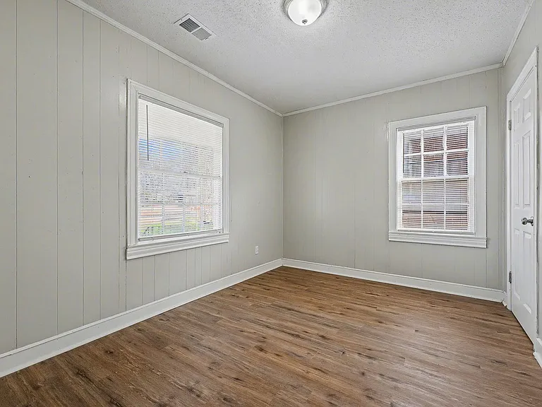 543 E Gage Ave — Photo 16