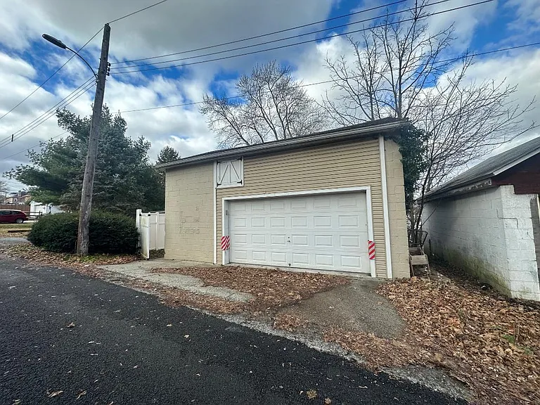 812 W Bridge St — Photo 25