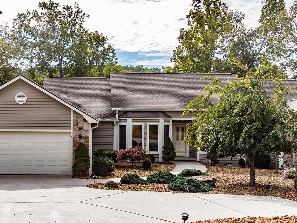 1st image of 130 Motthaven Dr