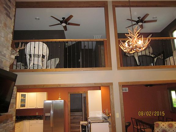 3rd image of 33525 Hilltop Dr