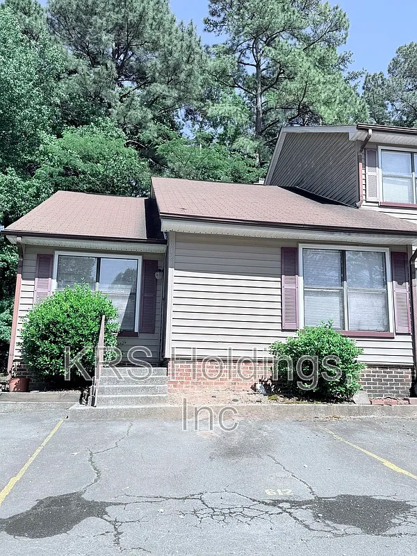 Building Photo - 612 Kendall Dr