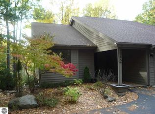 6285 Summit Ct, Traverse City, MI