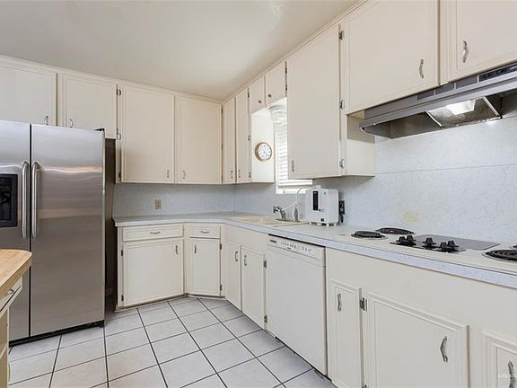 2nd image of 1106 W Samano St