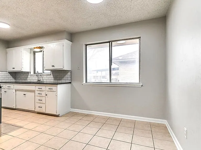 923 SW 3rd St — Photo 14