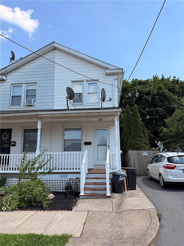 3 bed, 1.0 bath, 520 sqft, $1,875 — Photo 1